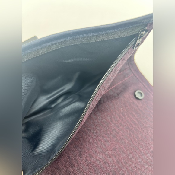 LULULEMON Test Of Time Stacked Jacquard Black Cherry Leather Trim Travel Wallet - Picture 14 of 15